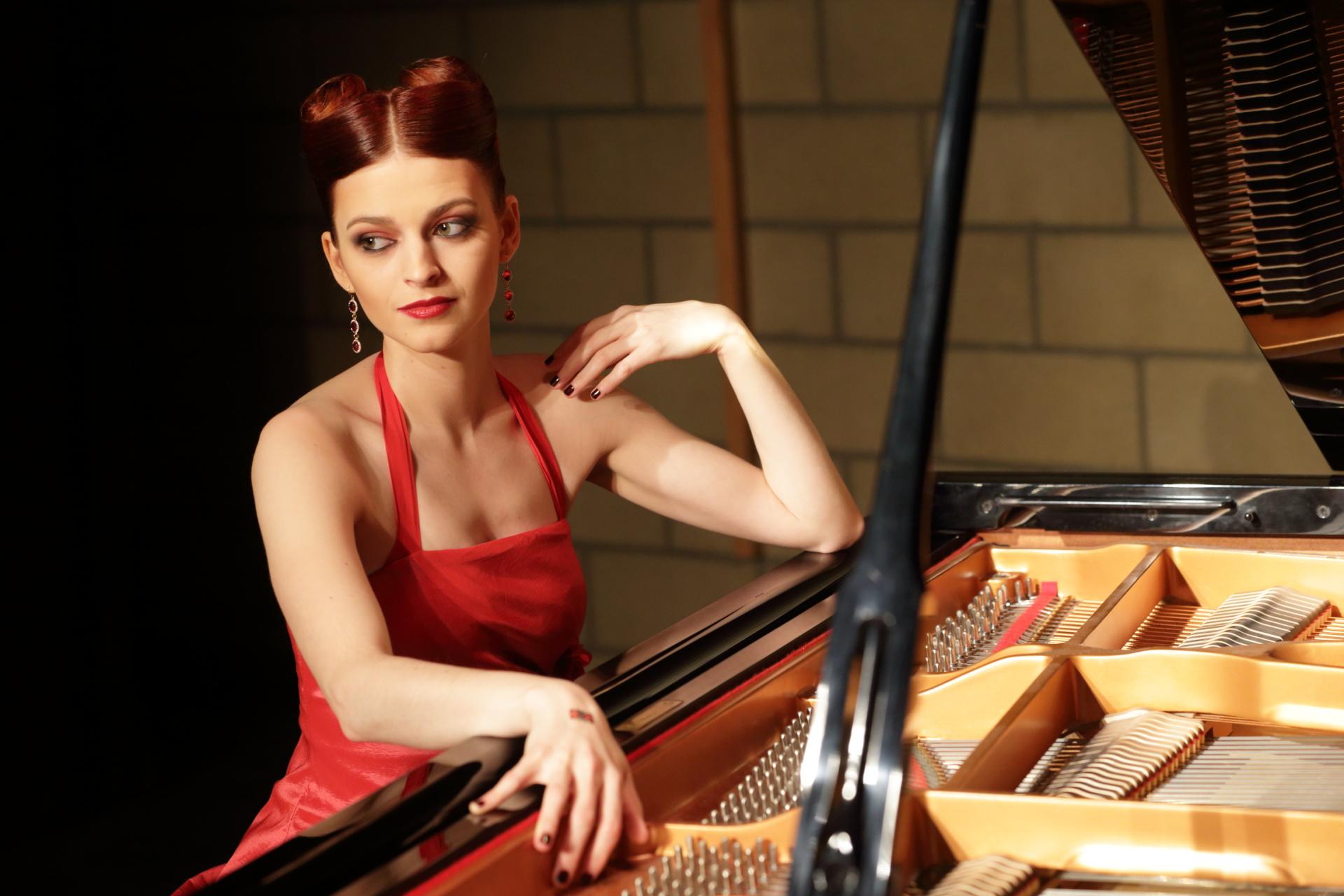 Mains sur le piano